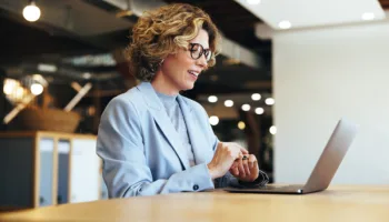 Salarisadministratie zelf doen of uitbesteden