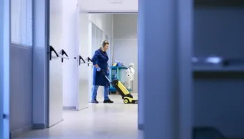 Nieuwe btw-regels voor schoonmaak in zorginstellingen per 1 juli 2025